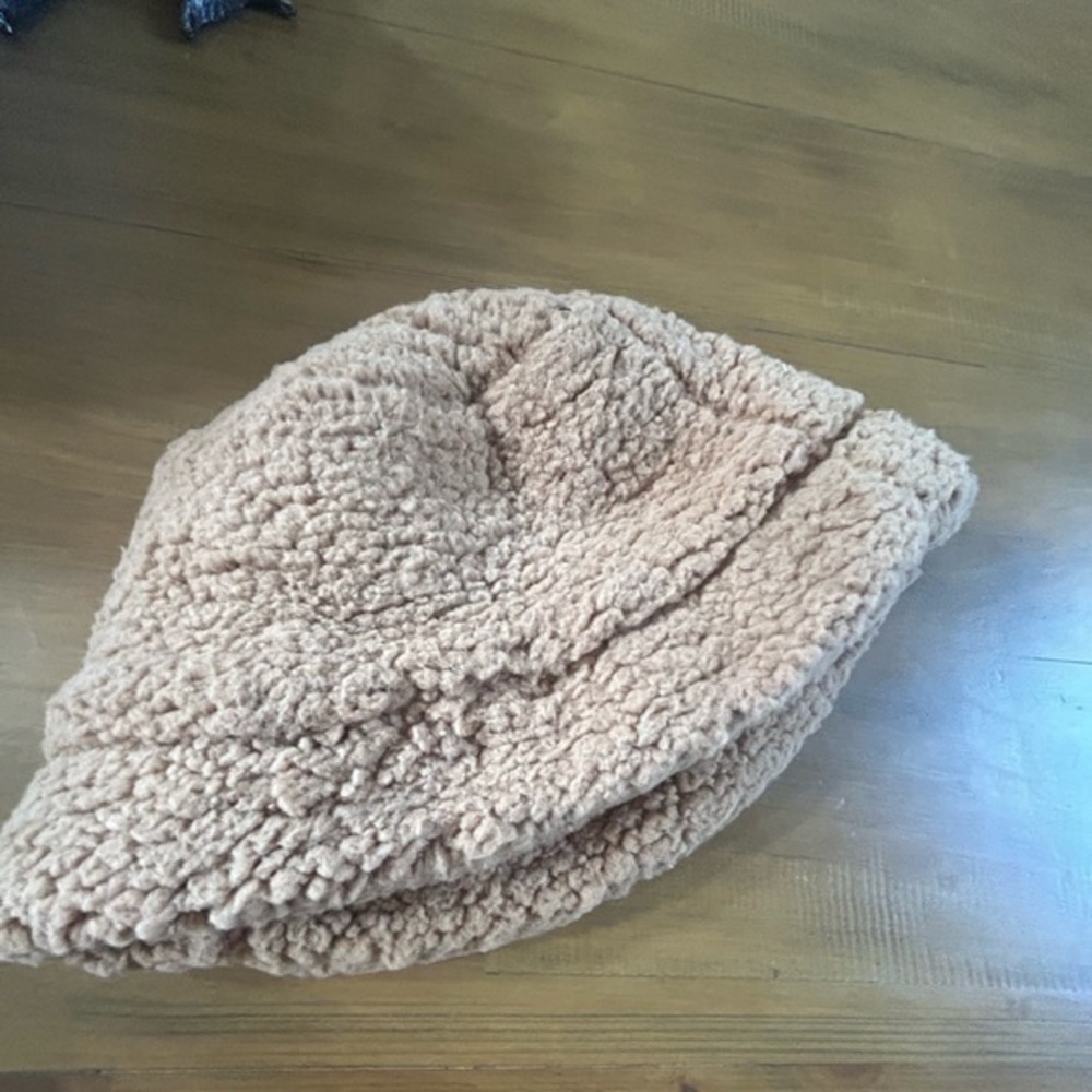 NWT Aerie Tan Sherpa Bucket Hat